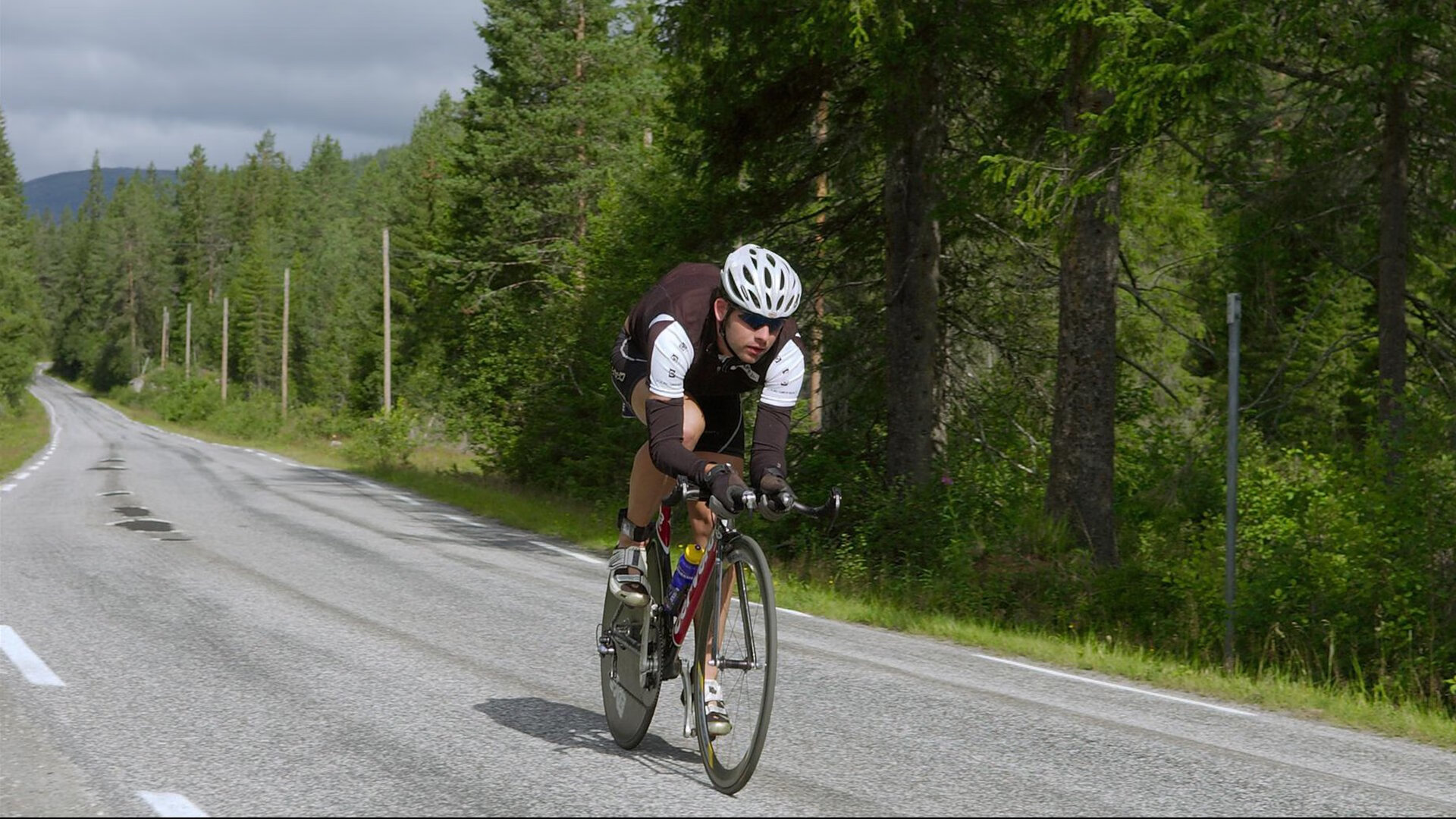 阿尔瓦雷斯爆发,秘鲁关键战突围韩国,南美坚韧与亚洲野心的对决